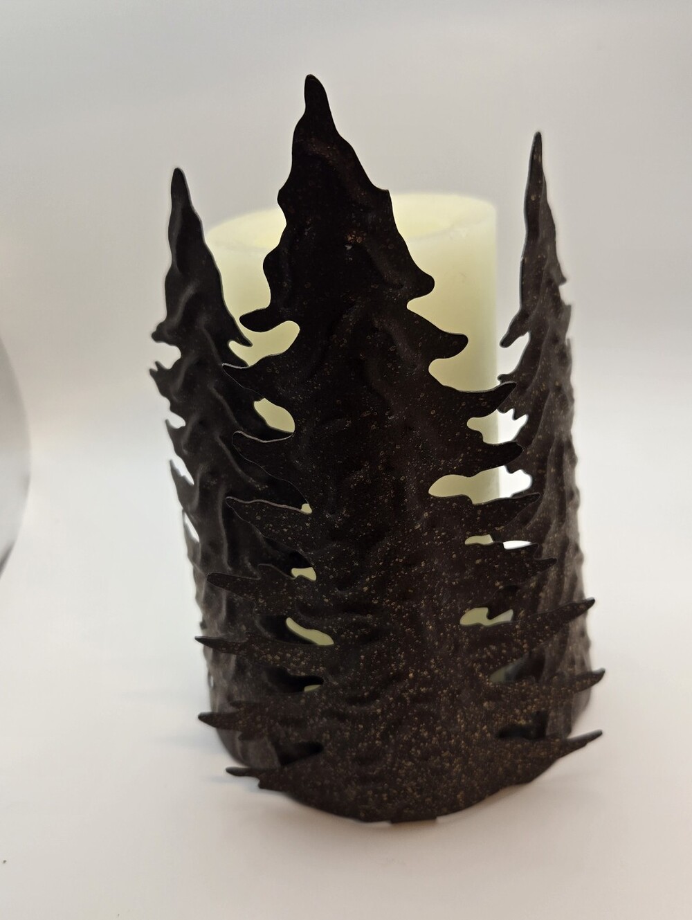 Flameless Candle In Pine Tree Holdet Metal 5hr Timer